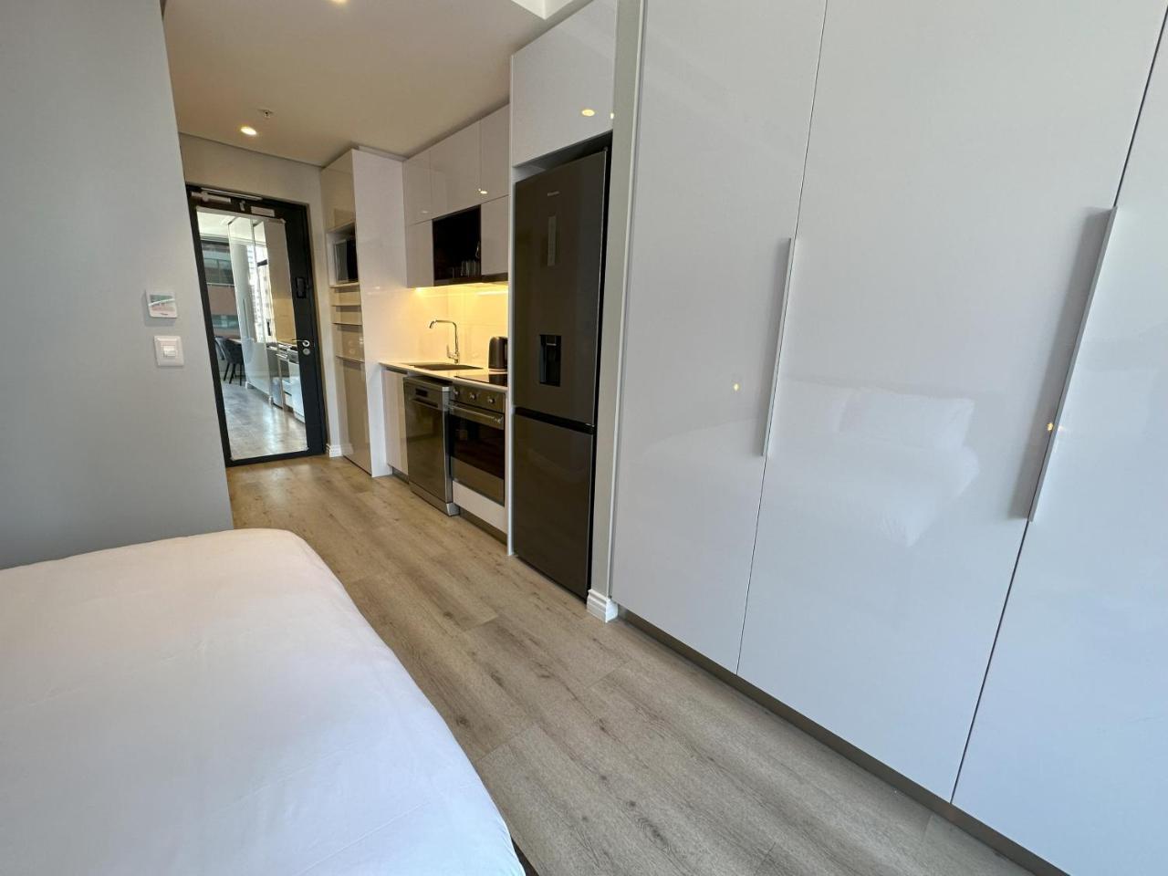 1311 Studio in Central Cape Town Wi Fi pool free parking