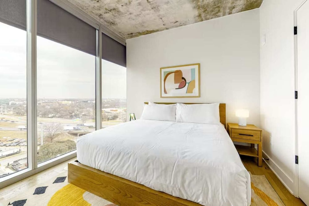 Luxe High Rise off of Rainey St — Austin — photo 4