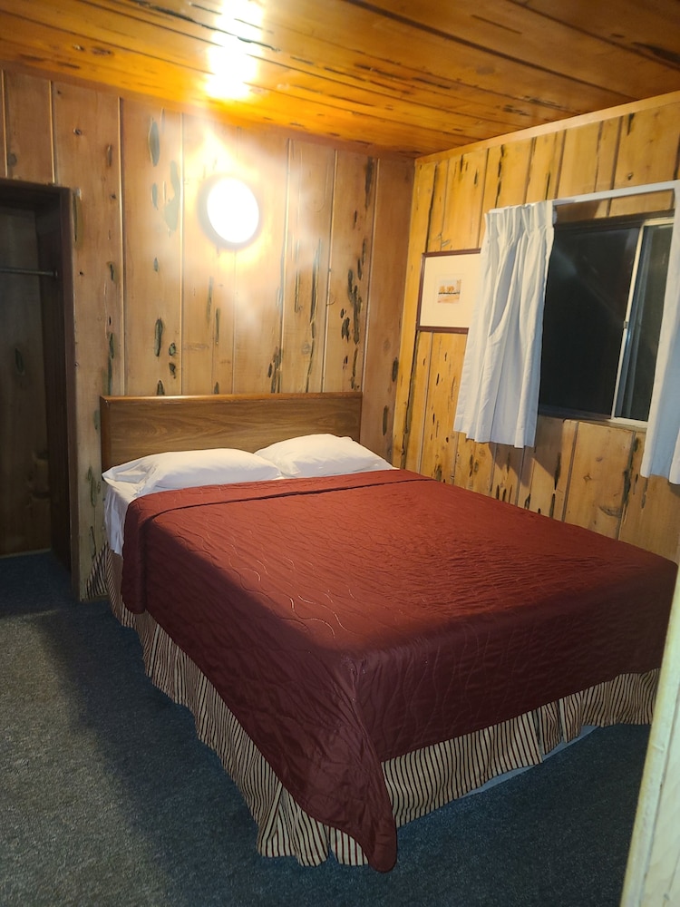 Bigfoot Motel - photo 5