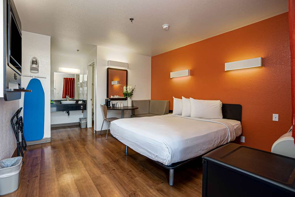 Motel 6 Temecula CA Historic Old Town - photo 13