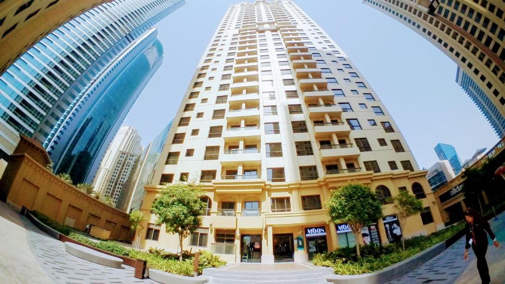 Magic waves holiday — 4-Star Luxury Hotel in Dubai, United Arab Emirates