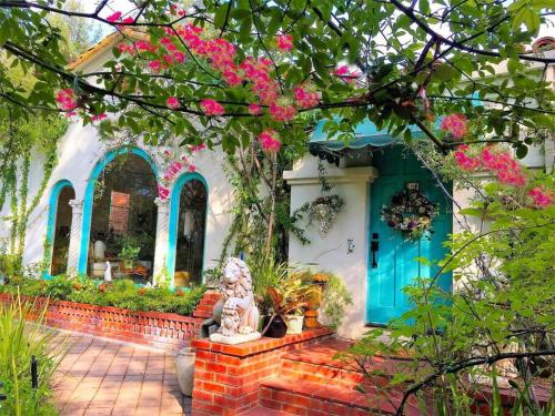 Fairy Hill Sanctuary — 4-Star Luxury Hotel in Monte Sereno, United States
