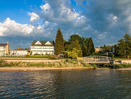 Inn at Beulah Beach on Crystal Lake - photo 3