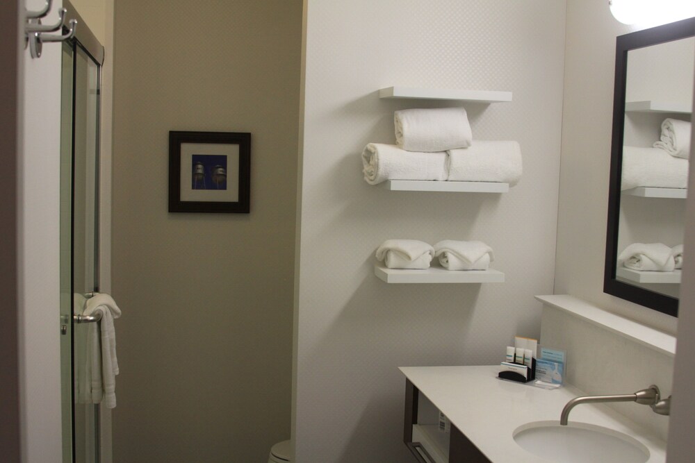 Hampton Inn Pratt - photo 17
