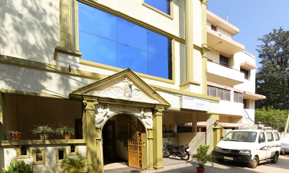 Treebo Cynosure Suites