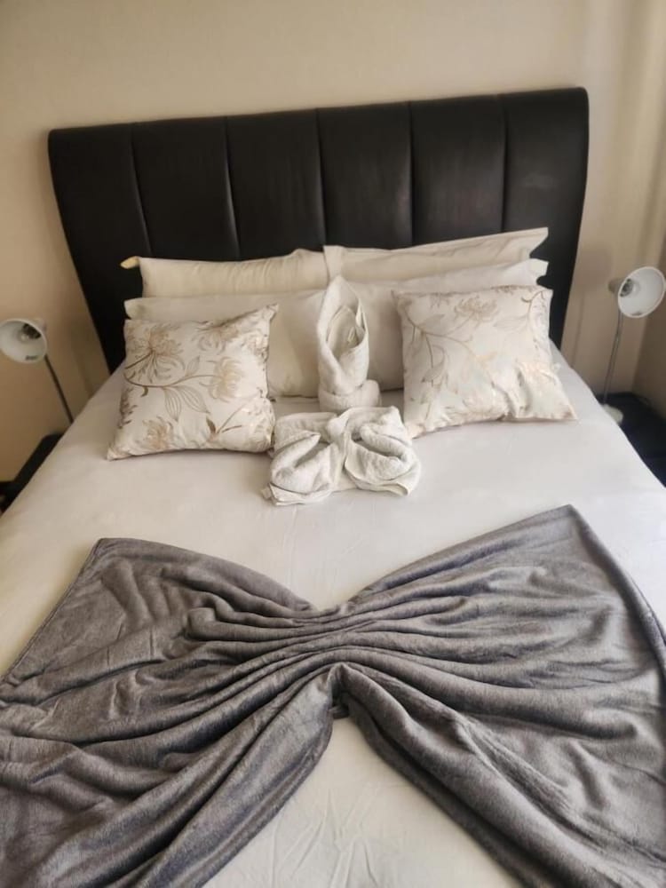 Tsumeb Park Self Catering Suites — 4-Star Luxury Hotel in Tsumeb, Namibia