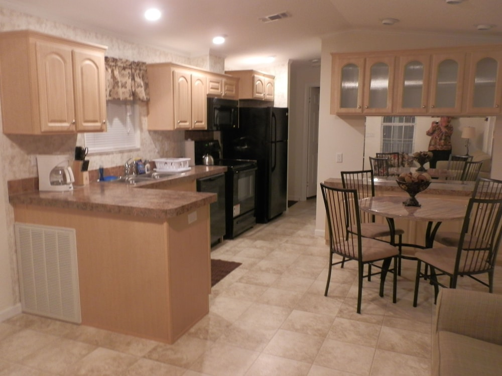 Sherwood Forest RV Resort - photo 8