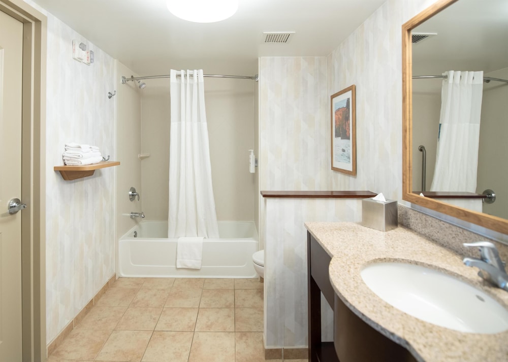 Hampton Inn Presque Isle Maine - photo 45