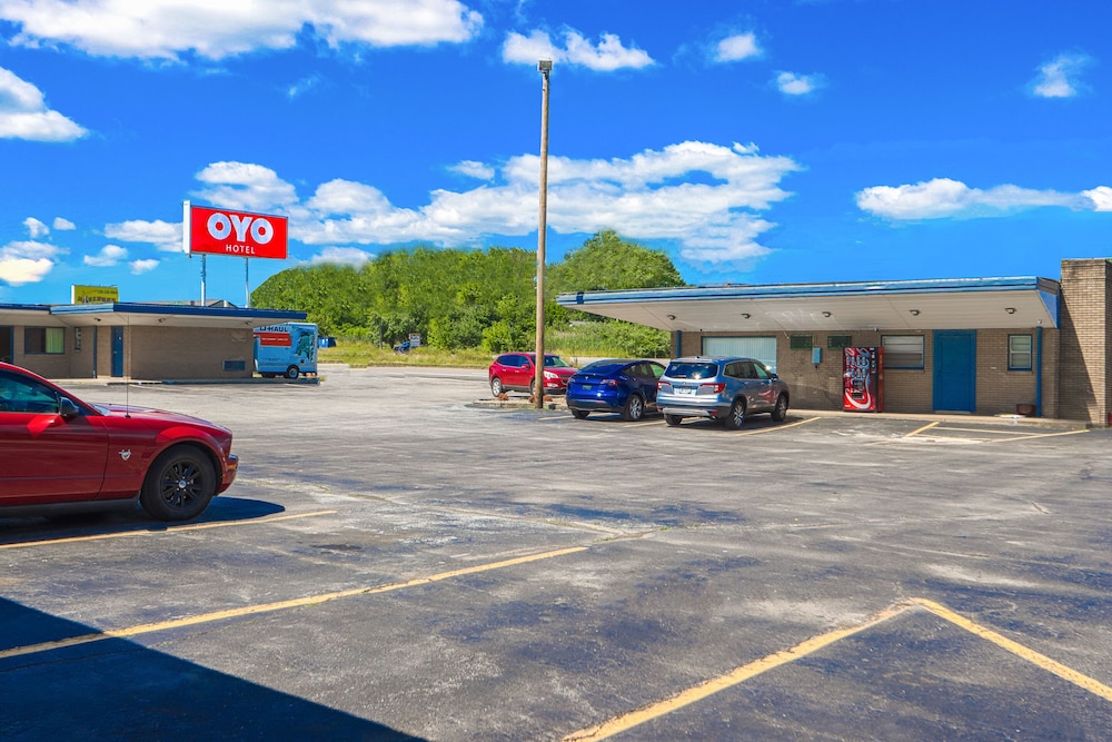 OYO Hotel North Lima OH Boardman pet-friendly hotel Youngtown