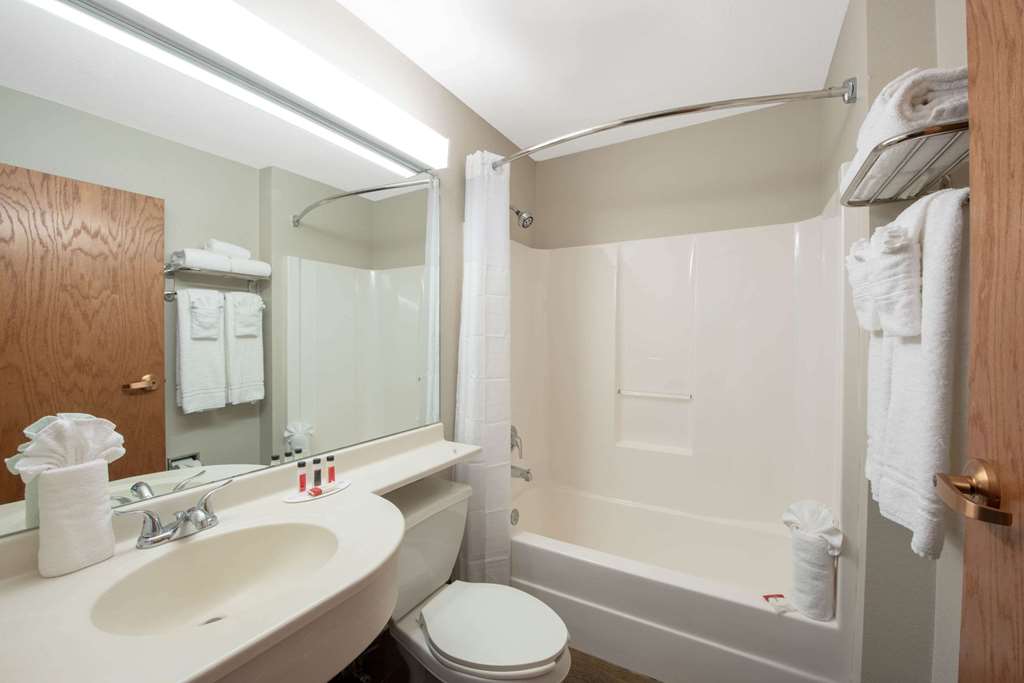 Microtel Inn & Suites by Wyndham Springfield - photo 16