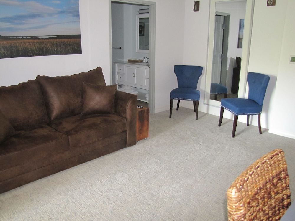 Lakes Inn at Dunvilla - photo 15