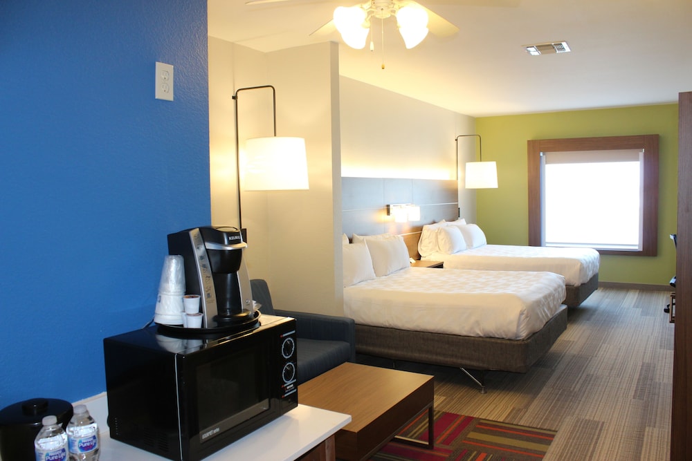 Holiday Inn Express & Suites Mansfield by IHG - photo 18