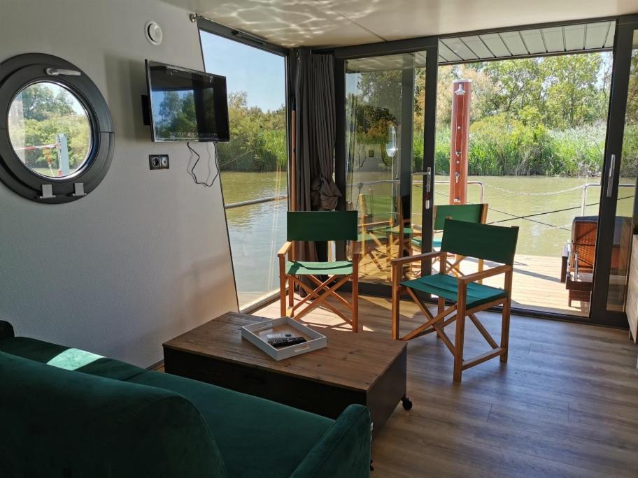 Reves D’o En Camargue Clim Reversible Parc Naturel in Vauvert, France