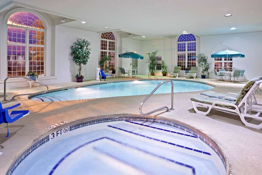 La Quinta Inn & Suites by Wyndham Cleveland Macedonia - photo 7