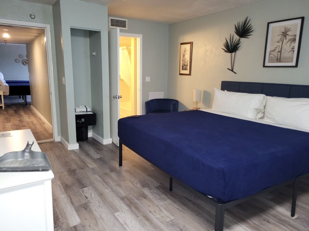 Beachside Hotel - photo 16