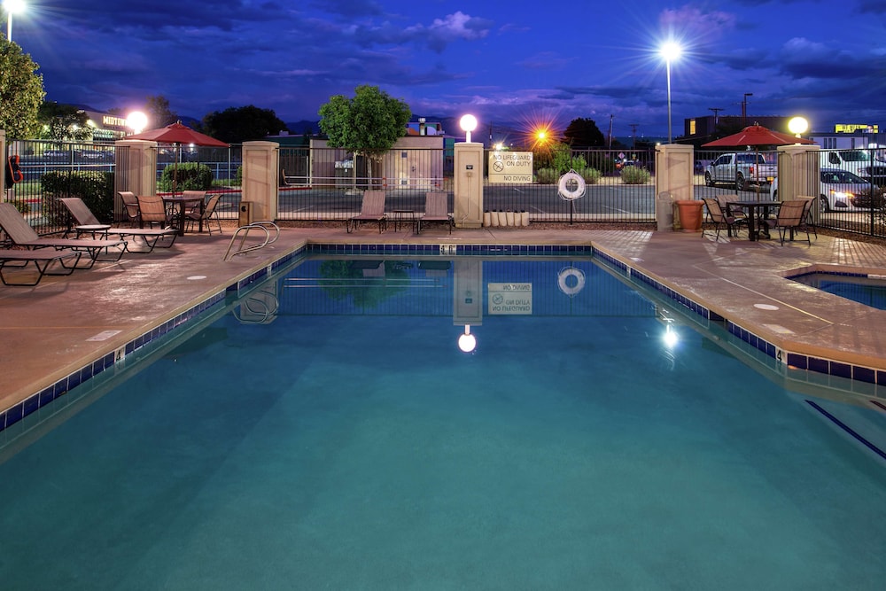 Hampton Inn Albuquerque University Midtown - photo 31