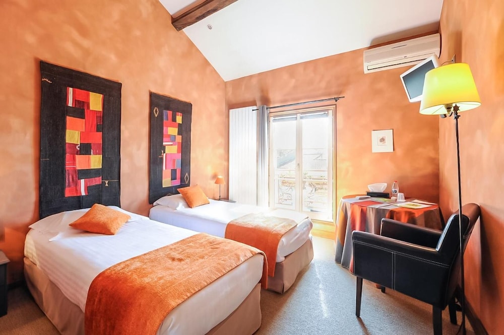 Logis Les Glycines — hotel in Melle