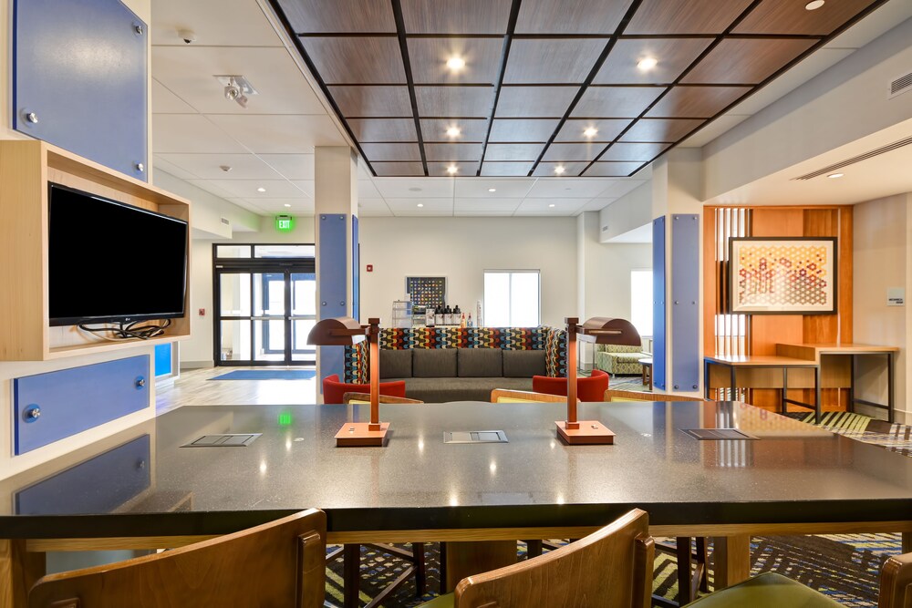 Holiday Inn Express Evansville by IHG - photo 20