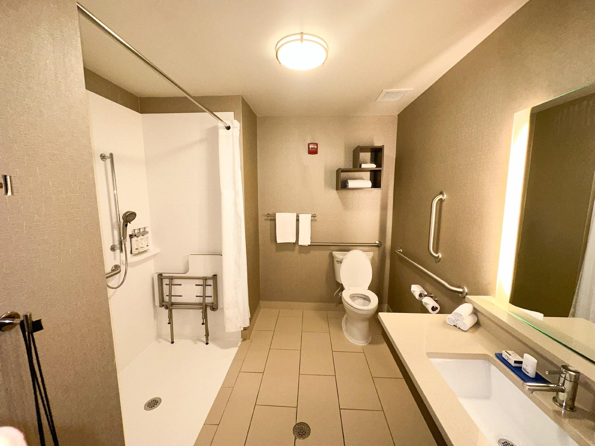 Holiday Inn Express & Suites Plymouth Ann Arbor Area by IHG - photo 25