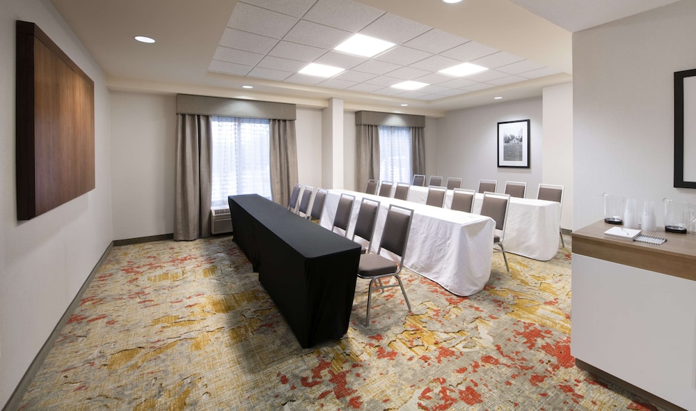 Hampton Inn & Suites N. Ft. Worth Alliance Airport - photo 53