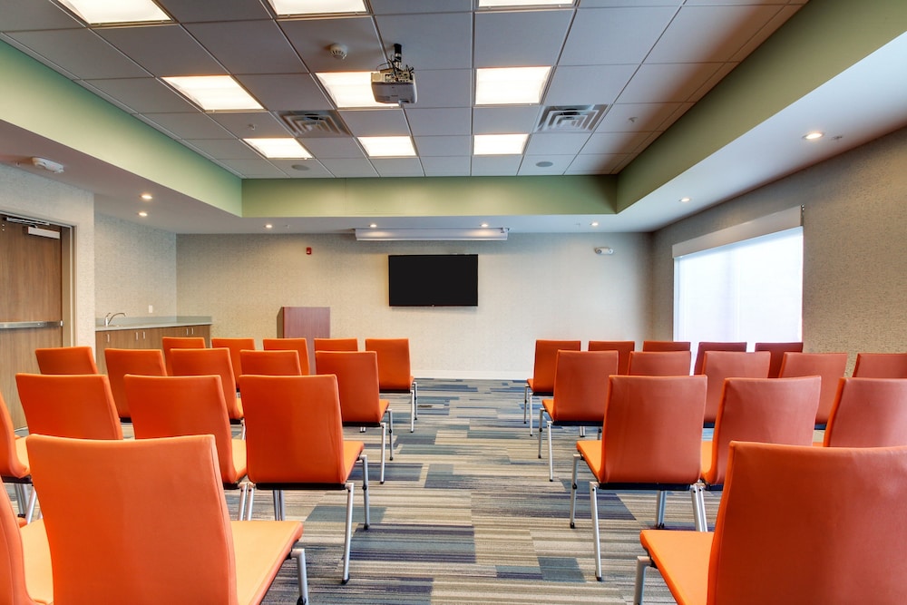 Holiday Inn Express & Suites Galesburg by IHG - photo 58