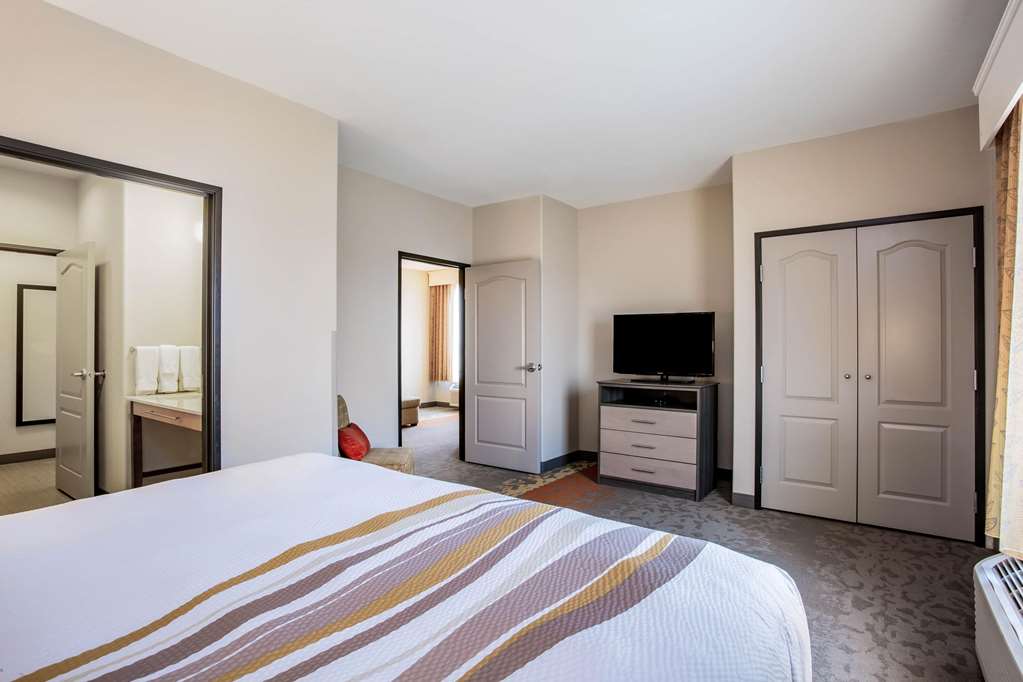 La Quinta Inn & Suites by Wyndham Andrews - photo 23