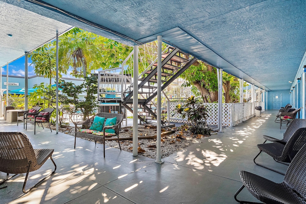 Malibu Resort Motel - photo 40