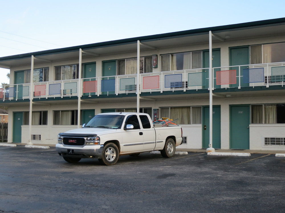 Hamilton Holiday Motel - photo 17