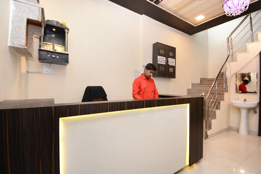 OYO 40235 Aashiaana Guest House
