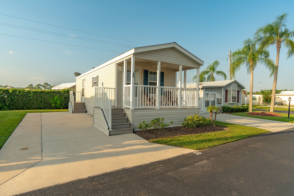 Buttonwood Bay RV Resort - photo 4
