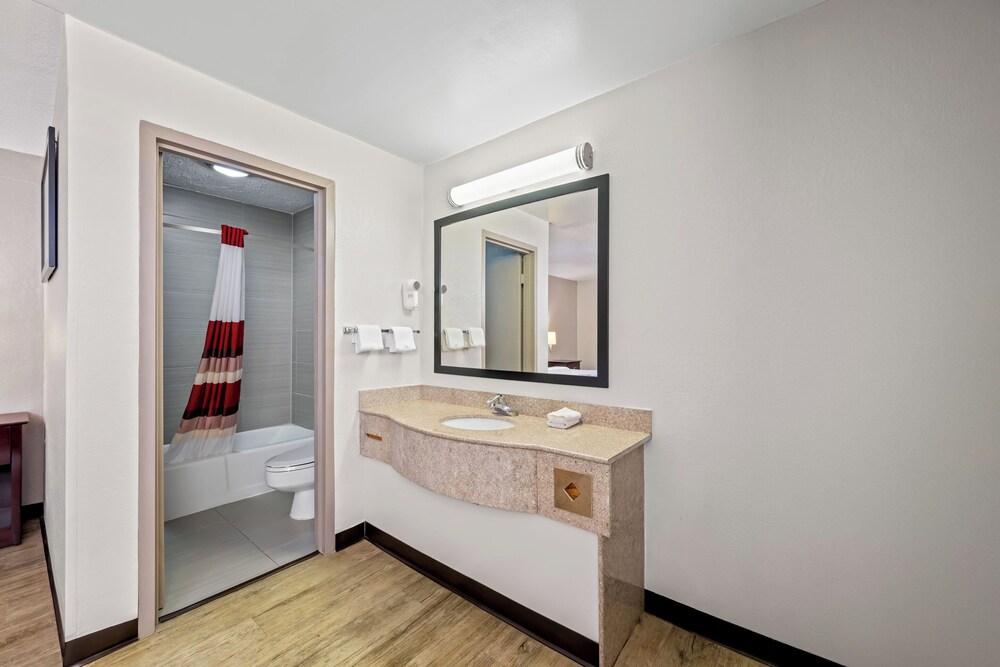 Red Roof Inn Abingdon - photo 13