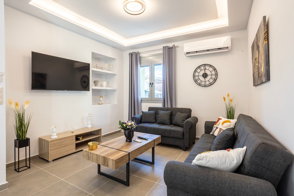 Filiatra Charming Urban Escapes Your Cozy Retreats — 4-Star Luxury Hotel in Filiatra, Greece