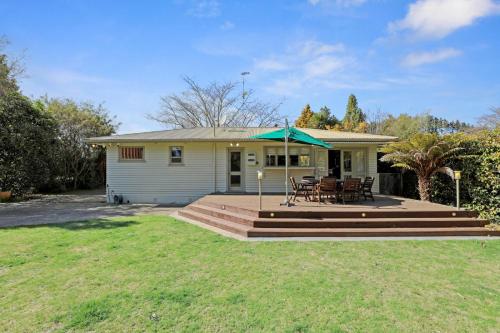 Pukeko Lodge Tūrangi Holiday Home — 4-Star Luxury Hotel in Turangi, New Zealand