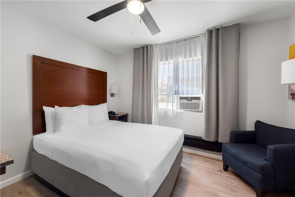 Comfort Inn Gaslamp Convention Center - photo 16