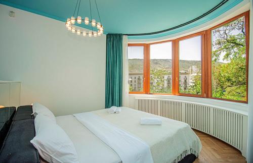 Panoramic Studio Apt in Tbilisi Center By Wehost