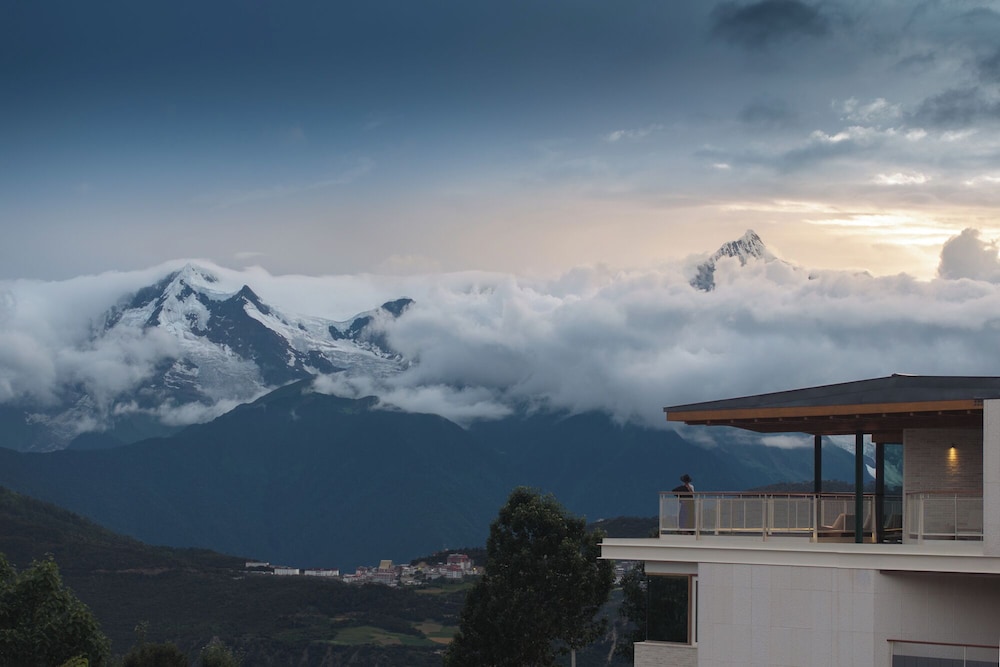Lostvilla Deqin Meri Snow Mountain in Shengping, People's Republic of China