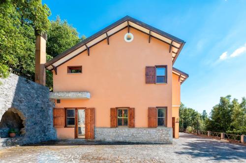 Appartamento Villa Marta — 4-Star Luxury Hotel in Spoleto, Italy
