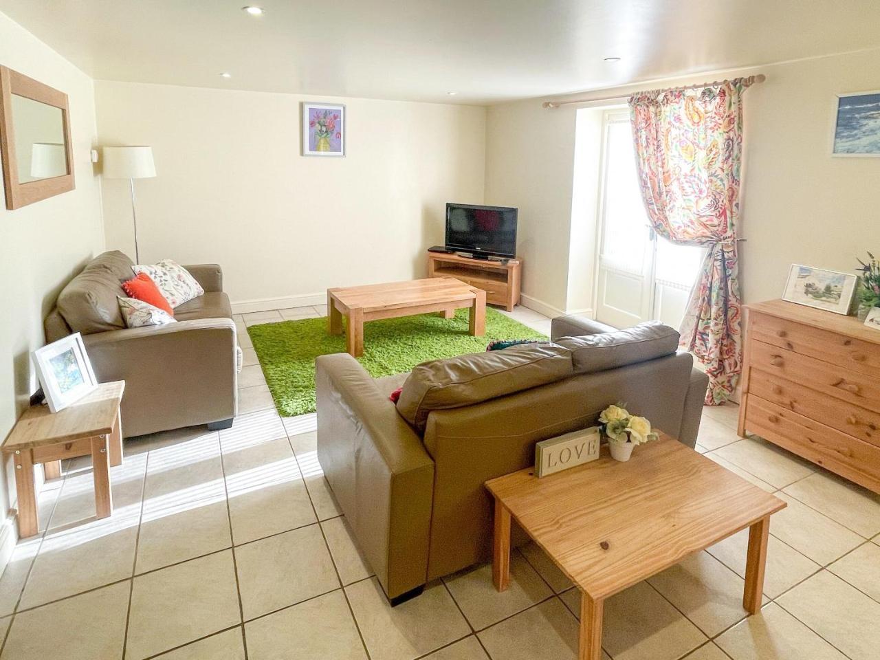 Lily Pad 8 Uk43918 — Peterborough