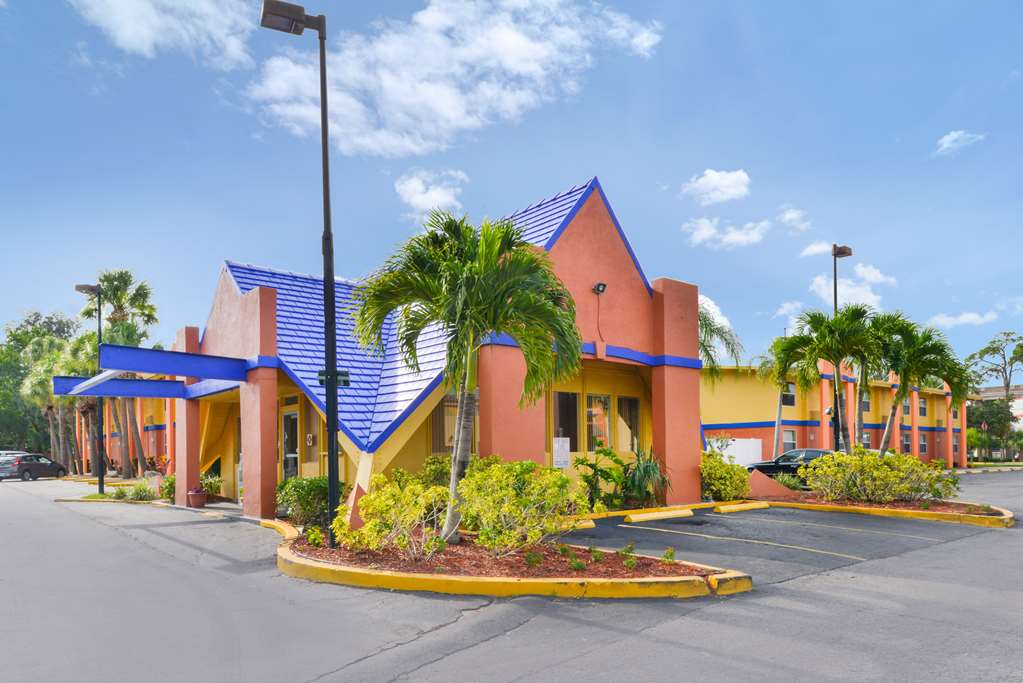 Americas Best Value Inn Sarasota Downtown - photo 3