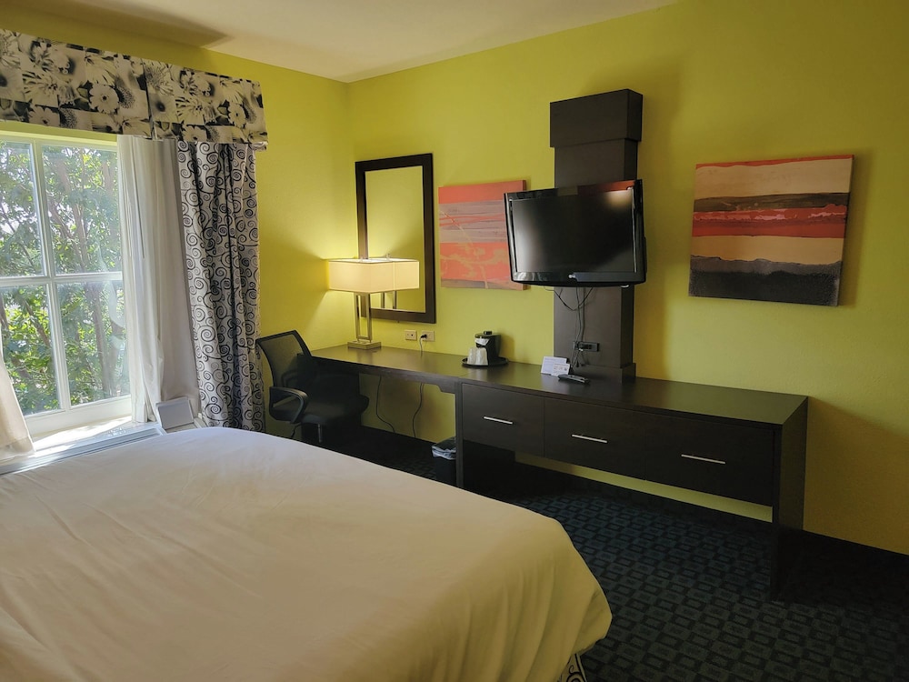 Holiday Inn Garland by IHG - photo 17