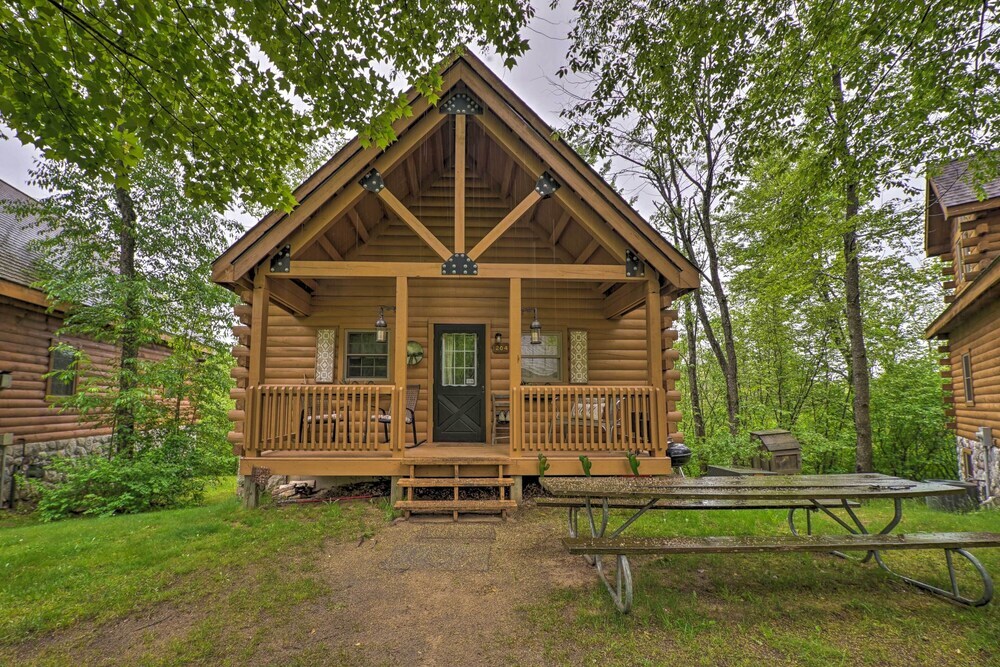 Cozy Retreat with Porch and Double JJ Resort Access - photo 14