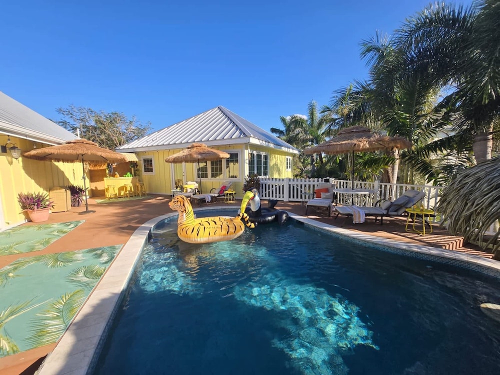NEW Jungle Paradise Treehouse Suite With Resort Amenities Elevator Access Outdoor Kitchen Lagoon Lazy River Pool RV Hook up - photo 9