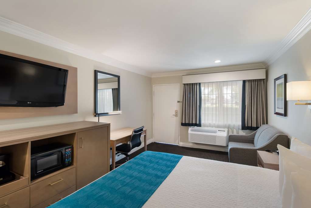 Best Western Woodland Hills Inn - photo 18