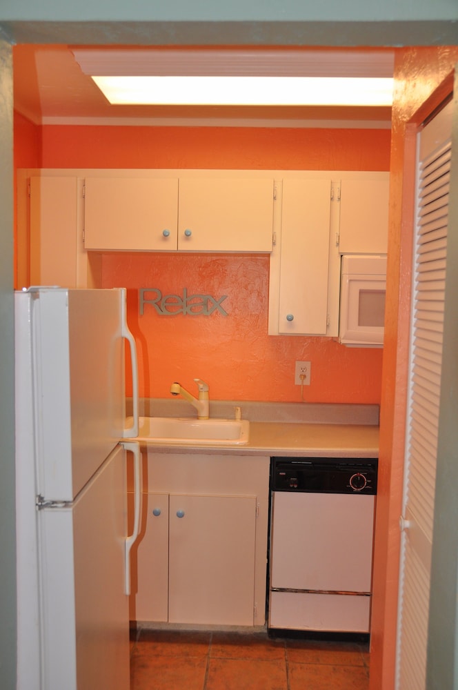 Lido Islander Inn - photo 27