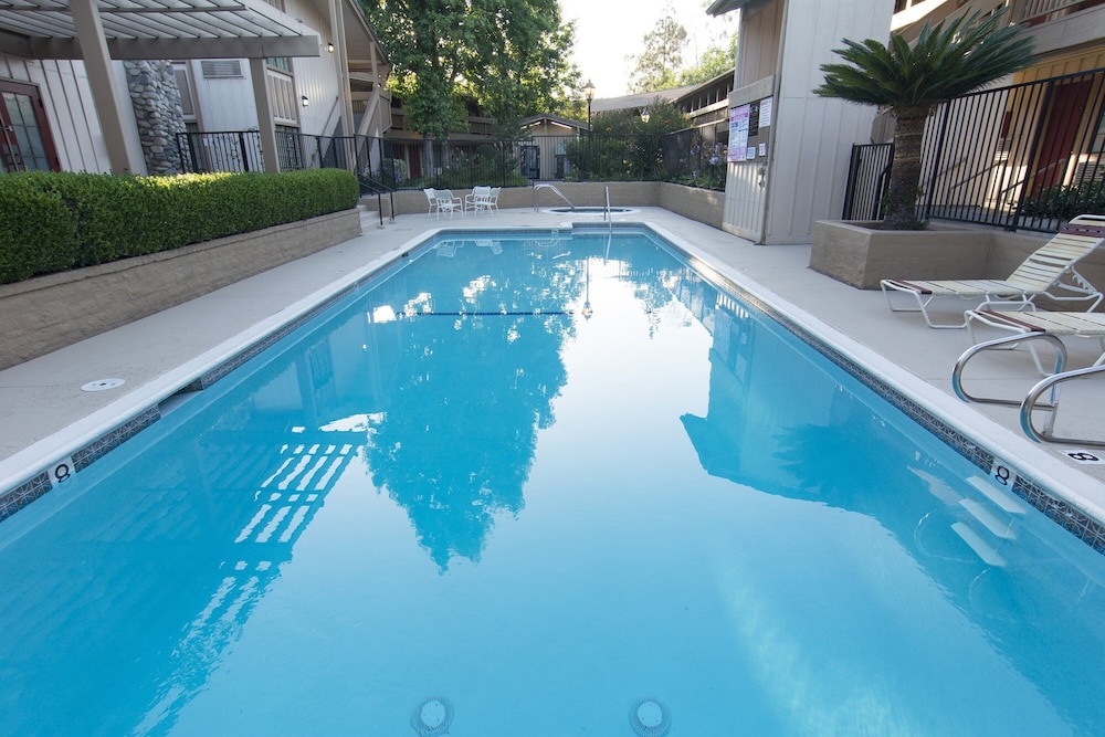 Red Roof Inn San Dimas Fairplex - photo 26