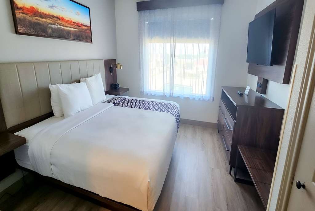 La Quinta Inn & Suites by Wyndham Dallas Mesquite - photo 61