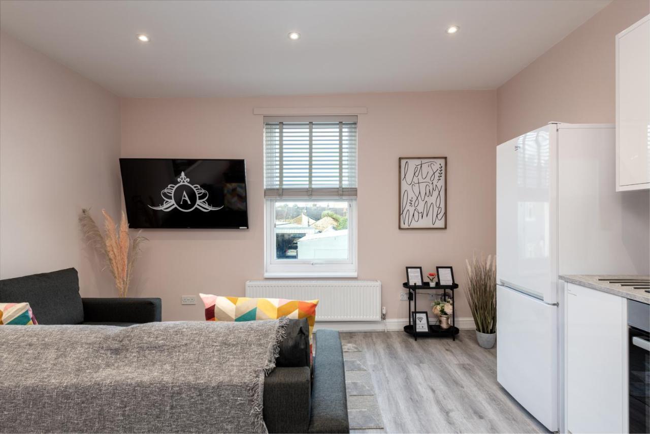 Spring Work Base Near Isle of Grain Projects Apartment D — 4-Star Luxury Hotel in Gillingham, United Kingdom