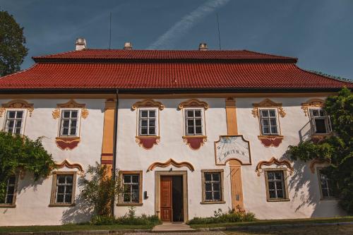 Zámeček Ostrov — hotel in Ostrov