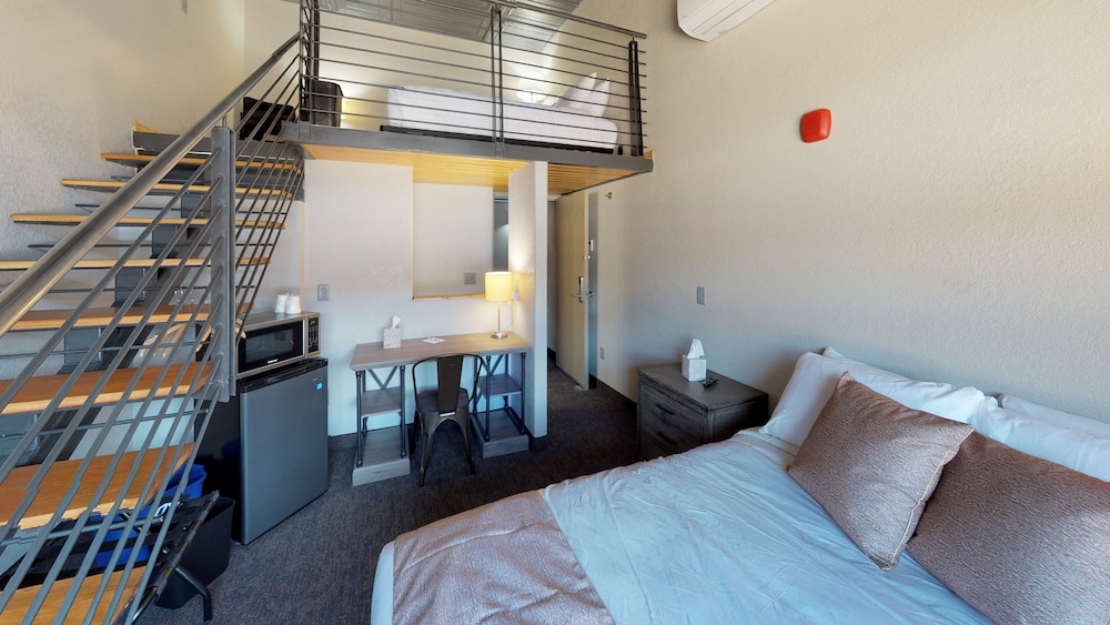 The Hotel Sturgis - photo 8
