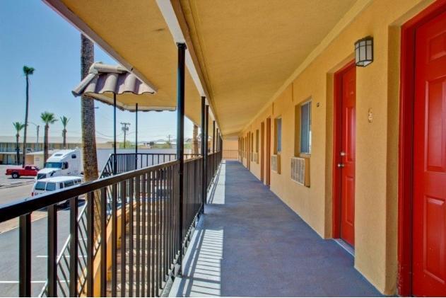 Payless Inn - photo 12
